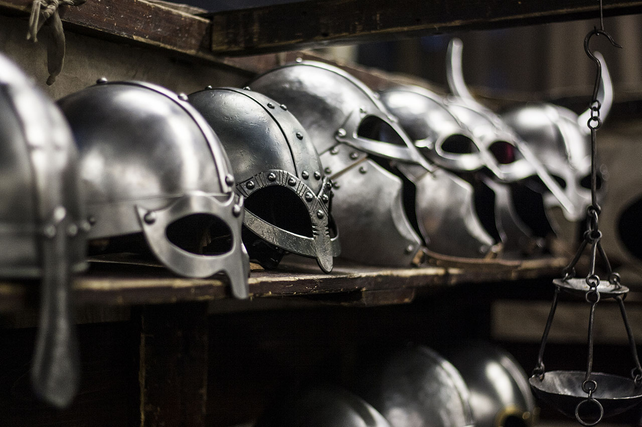 诺曼盔;维京盔;高级版的诺曼盔;牛角盔